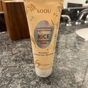 SOQU Moisturizing & Brightening Rice Cleansing Foam